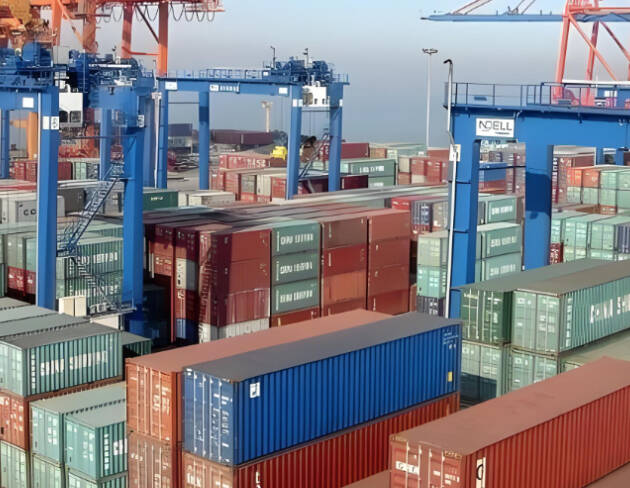 Ocean freight for LCL shipment with containers at international shipping terminal